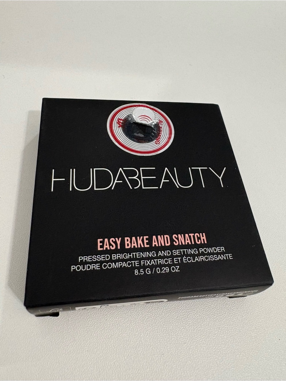 HUDA BEAUTY Easy Bake and Snatch Pressed Powder Brightening Pound Cake 0.29 oz